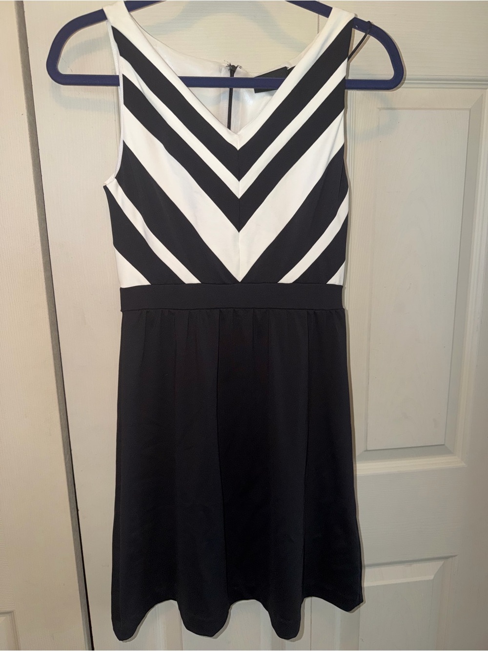 Cynthia Rowley Black and White Chevron V-Neck Dress